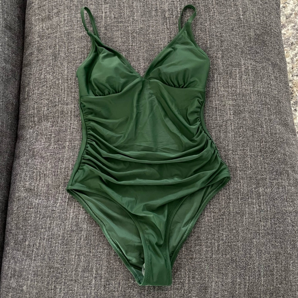 Small Hunter green Cupshe ladies maternity swimsuit.